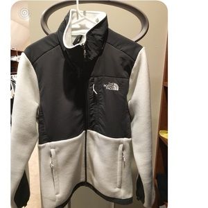 Women’s medium north face long sleeve jacket